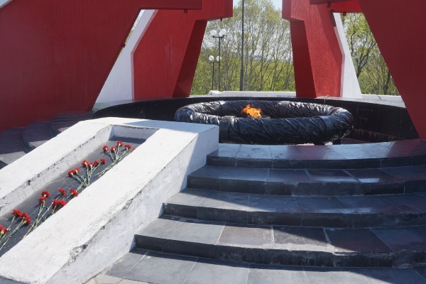 Жители Петропавловска-Камчатского отдают дань памяти подвигу советского народа в годы войны