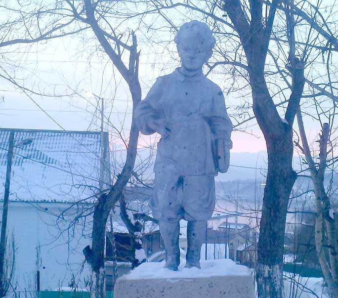 Скульптура «Ученик» молодому В.И. Ленину