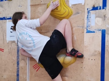 Школьники Петропавловска приняли участие в Первенстве по скалолазанию