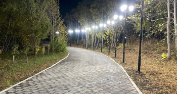 Дополнительное освещение установлено на территории экопарка на ул. Вольского 