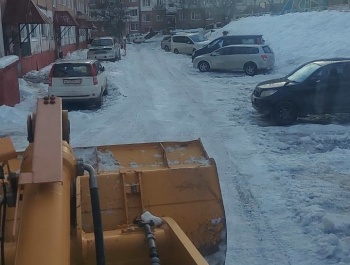 Снегоочистка: дорожные службы продолжают работу в краевой столице