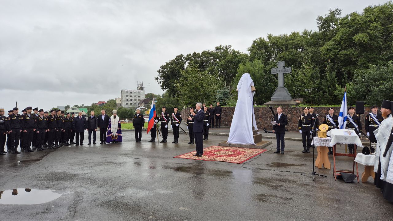 Бюст адмирала Фёдора Ушакова открыли в краевой столице в честь 280-летия со дня рождения великого флотоводца Бюст адмирала Фёдора Ушакова открыли в краевой столице в честь 280-летия со дня рождения великого флотоводца