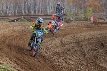 Соревнования по мотокроссу среди детей закрыли летний спортивный сезон 