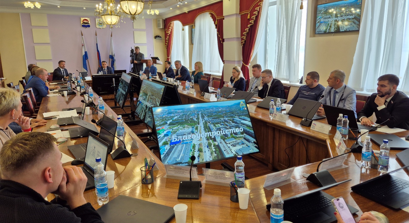 Реализация проектов благоустройства продолжается при активном участии депутатов, жителей Петропавловска-Камчатского, - отметил в своем ежегодном отчете перед народными избранниками Глава города Константин Брызгин Реализация проектов благоустройства продолжается при активном участии депутатов, жителей Петропавловска-Камчатского, - отметил в своем ежегодном отчете перед народными избранниками Глава города Константин Брызгин