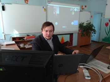 Городские школьники дистанционно обсуждают поправки в Конституцию РФ