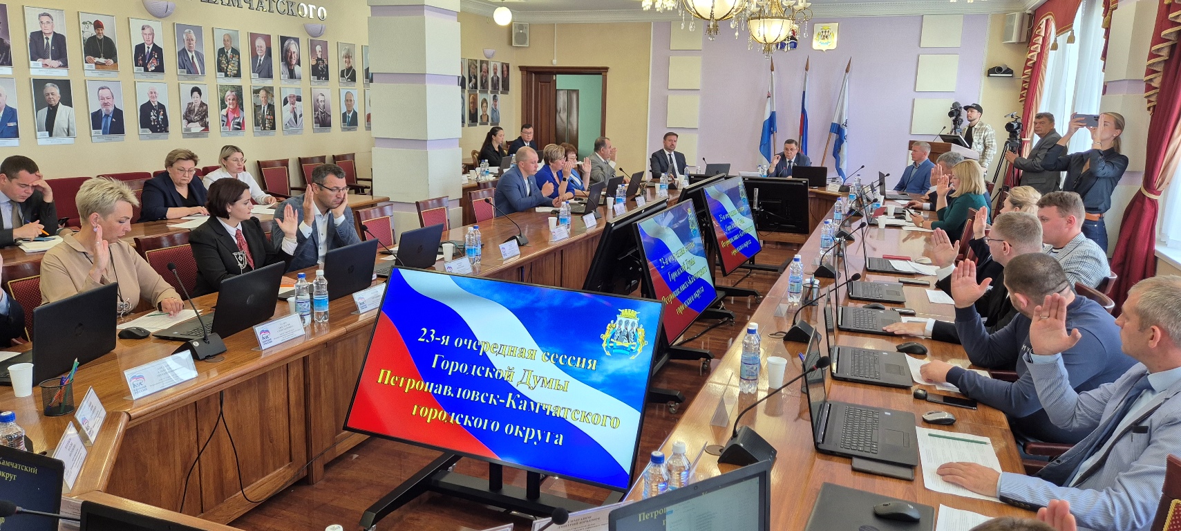 Реализация проектов благоустройства продолжается при активном участии депутатов, жителей Петропавловска-Камчатского, - отметил в своем ежегодном отчете перед народными избранниками Глава города Константин Брызгин Реализация проектов благоустройства продолжается при активном участии депутатов, жителей Петропавловска-Камчатского, - отметил в своем ежегодном отчете перед народными избранниками Глава города Константин Брызгин