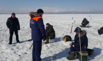В краевой столице проходит акция «Безопасный лёд»