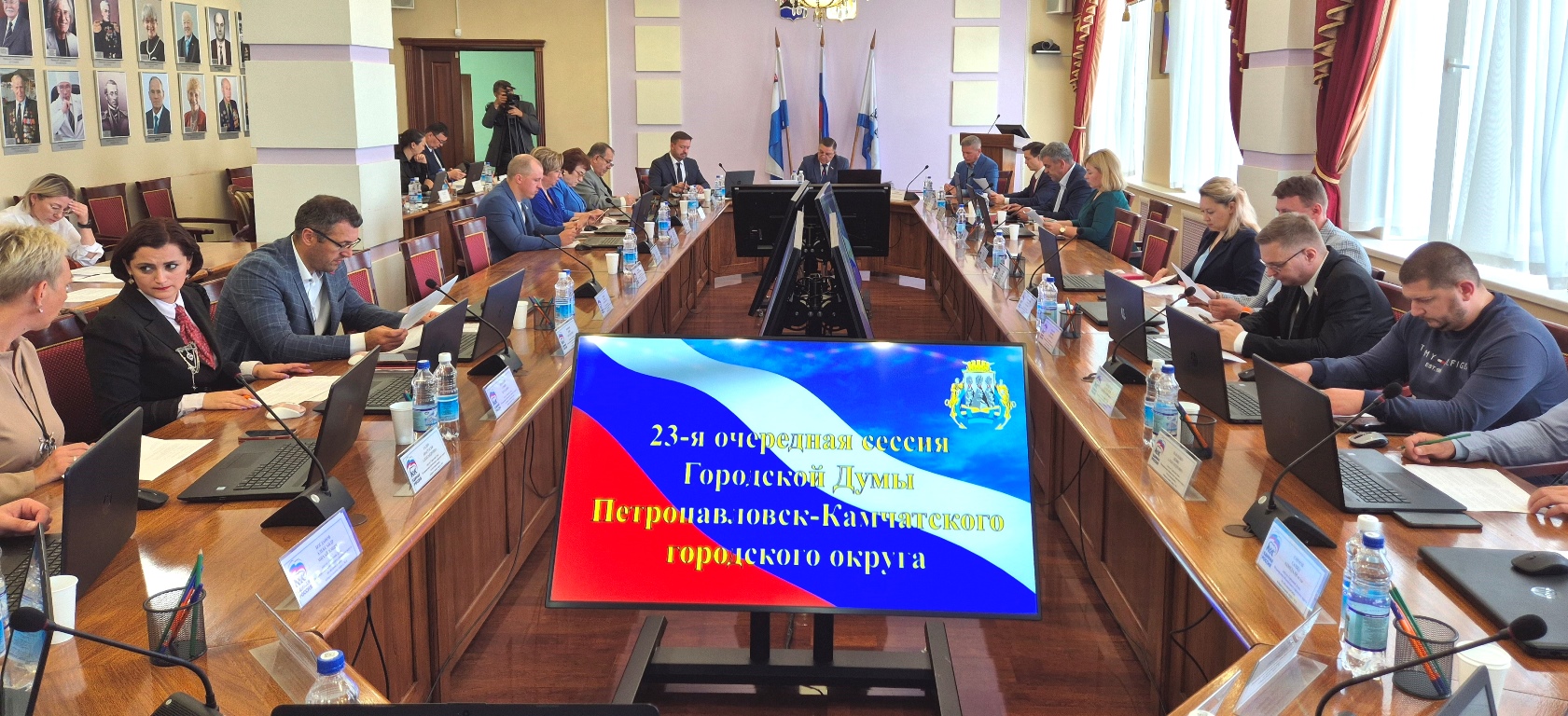 Реализация проектов благоустройства продолжается при активном участии депутатов, жителей Петропавловска-Камчатского, - отметил в своем ежегодном отчете перед народными избранниками Глава города Константин Брызгин Реализация проектов благоустройства продолжается при активном участии депутатов, жителей Петропавловска-Камчатского, - отметил в своем ежегодном отчете перед народными избранниками Глава города Константин Брызгин