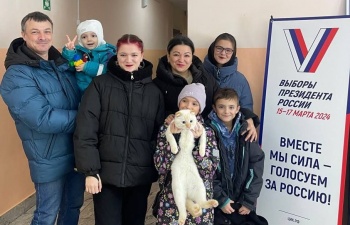 В Петропавловске-Камчатском на выборы Президента России приходят семьями