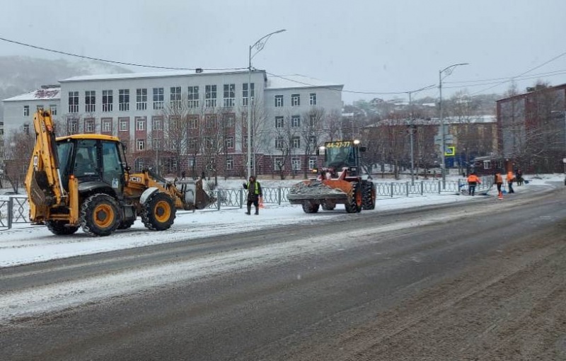 Дорожные службы продолжают работы на городских территориях Дорожные службы продолжают работы на городских территориях