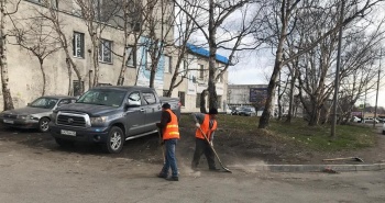 С городских магистралей и внутриквартальных проездов вывезено более 2,5 тысяч кубометров песка