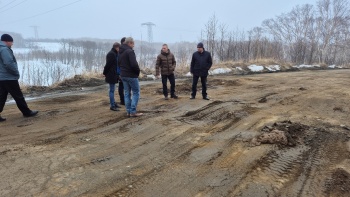 Подрядная организация проведет работы на дороге в Нагорный, чтобы минимизировать повреждение полотна в период предстоящих осадков