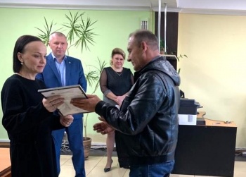 Сотрудникам АО «Автопарк» вручили награды в преддверии Дня автомобилиста