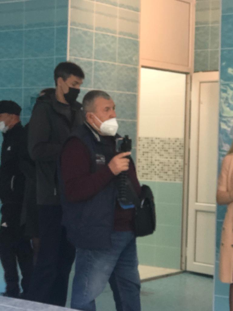 Глава города вместе с представителями общественности оценили качество ремонта бассейна в детском саду №43 Глава города вместе с представителями общественности оценили качество ремонта бассейна в детском саду №43