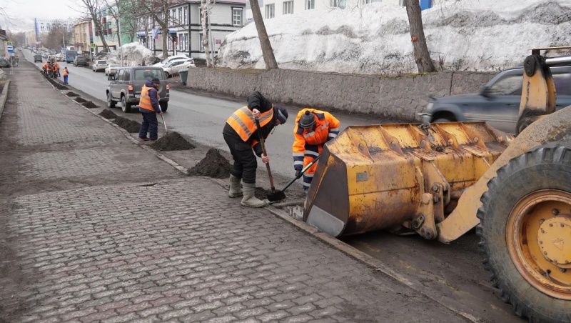 МУП «Спецдорремстрой» задействует специальную технику для уборки песка