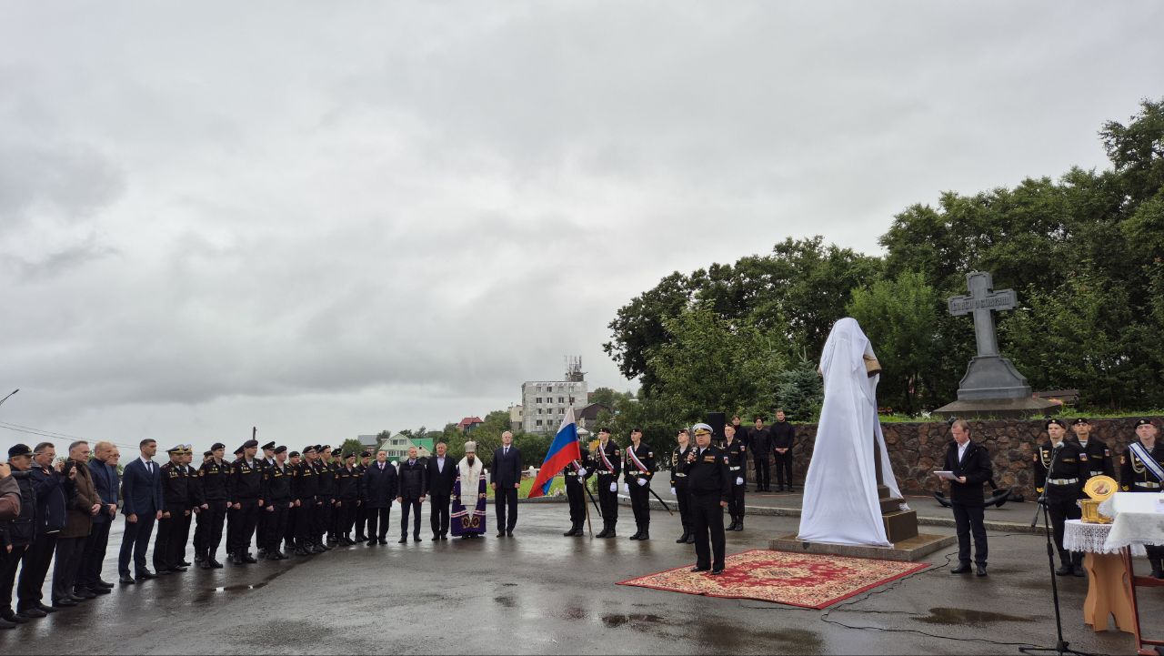 Бюст адмирала Фёдора Ушакова открыли в краевой столице в честь 280-летия со дня рождения великого флотоводца Бюст адмирала Фёдора Ушакова открыли в краевой столице в честь 280-летия со дня рождения великого флотоводца