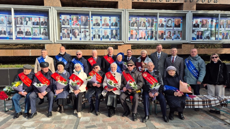 Глава города Евгений Беляев: Почётные граждане и обладатели знака «За заслуги перед городом» являются настоящим примером самоотдачи, служения и верности делу