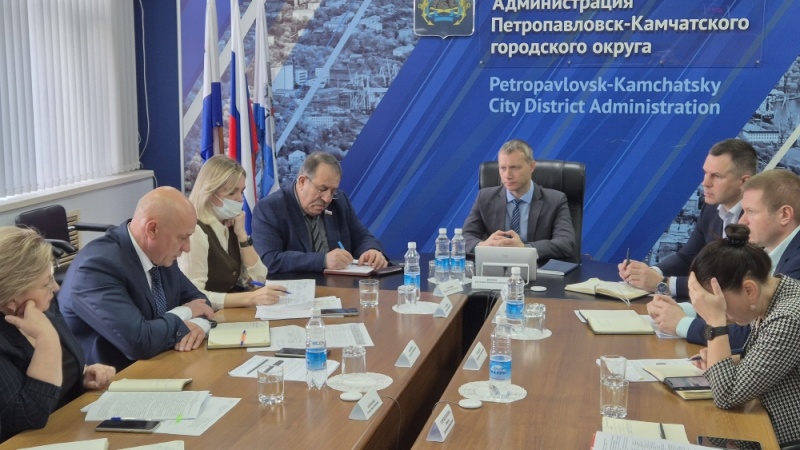 На аппаратном совещании под руководством Главы города Евгения Беляева обсудили подготовку к зиме