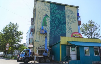 Художники приступили к созданию новых рисунков на торцах домов в Петропавловске-Камчатском