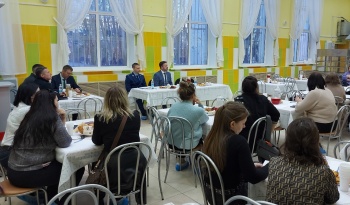 Глава города Константин Брызгин: В краевой столице продолжаются встречи с семьями участников СВО в формате открытого диалога