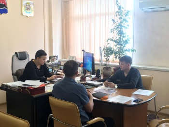 Личный прием граждан провела Первый зам главы города Юлия Иванова