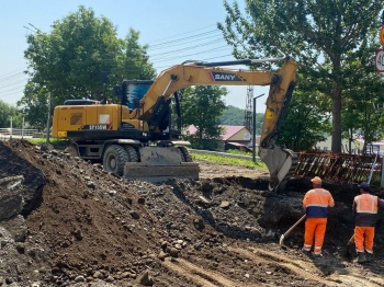 Более 80 новых опор освещения устанавливают на улице Ленинской в Петропавловске-Камчатском