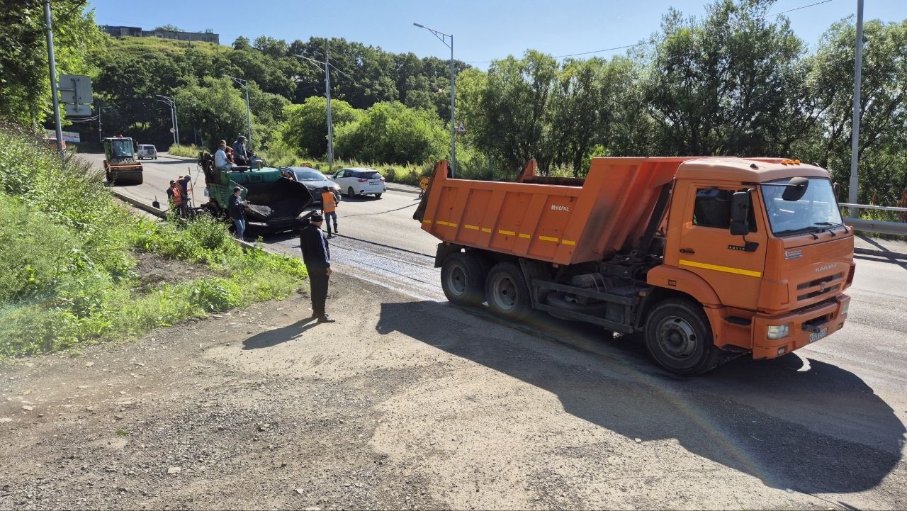 В краевой столице продолжаются работы по ямочному ремонту улично-дорожной сети В краевой столице продолжаются работы по ямочному ремонту улично-дорожной сети