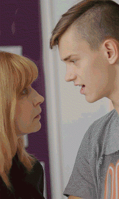 Просмотр видеоролика "Успейте услышать, о чем молчит подросток (Иностранный язык)_30 секунд" 4.gif